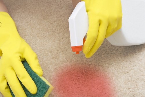 Cleaners SE5 working safely with insurance and protective measures