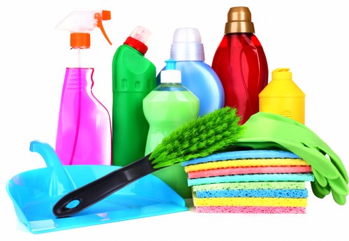 Regular cleaning service for a SE5 home interior