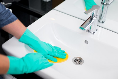 Detailed tenancy cleaning for a flat handover in SE5