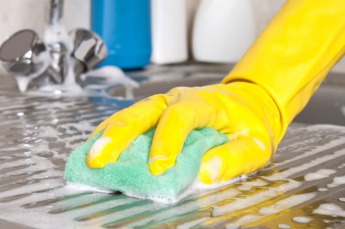 Local oven cleaning in a compact SE5 flat kitchen