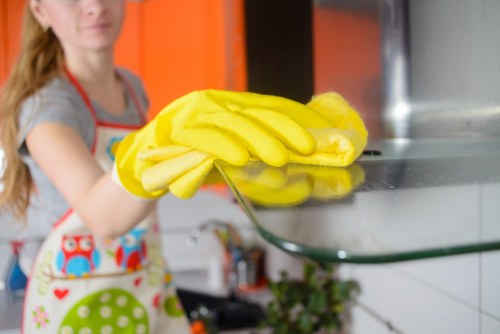 Kitchen and bathroom deep cleaning during a move-out service in SE5