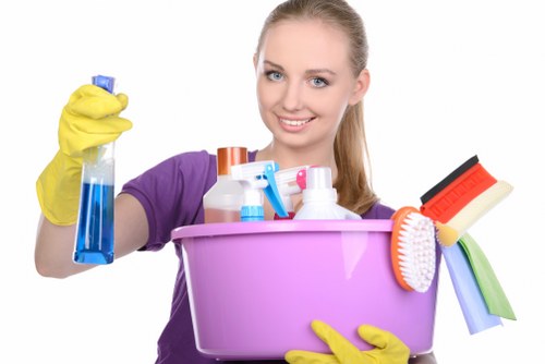 SE5 cleaner applying risk-aware methods during routine cleaning work
