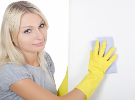 Skilled SE5 cleaners finishing a high-standard room clean