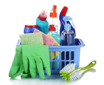 Office cleaning team in SE5 handling desks and high-touch surfaces
